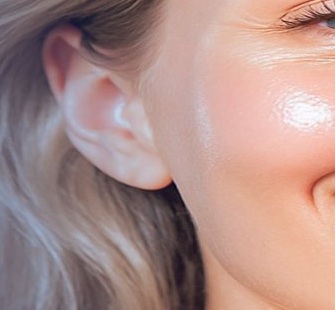 Professional facial treatment photograph 2