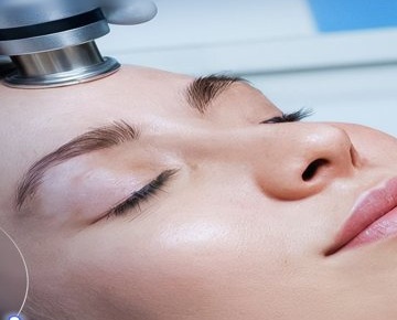 Professional facial treatment photograph 4